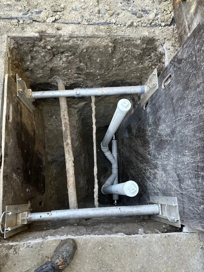 Experienced plumber completing Drain Cleaning work in Bradenton